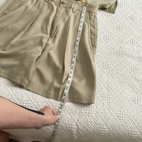 2 pc 100% silk Tommy Bahama floral Hawaiian Shirt Beige high rise Shorts Set - Picture 10 of 15